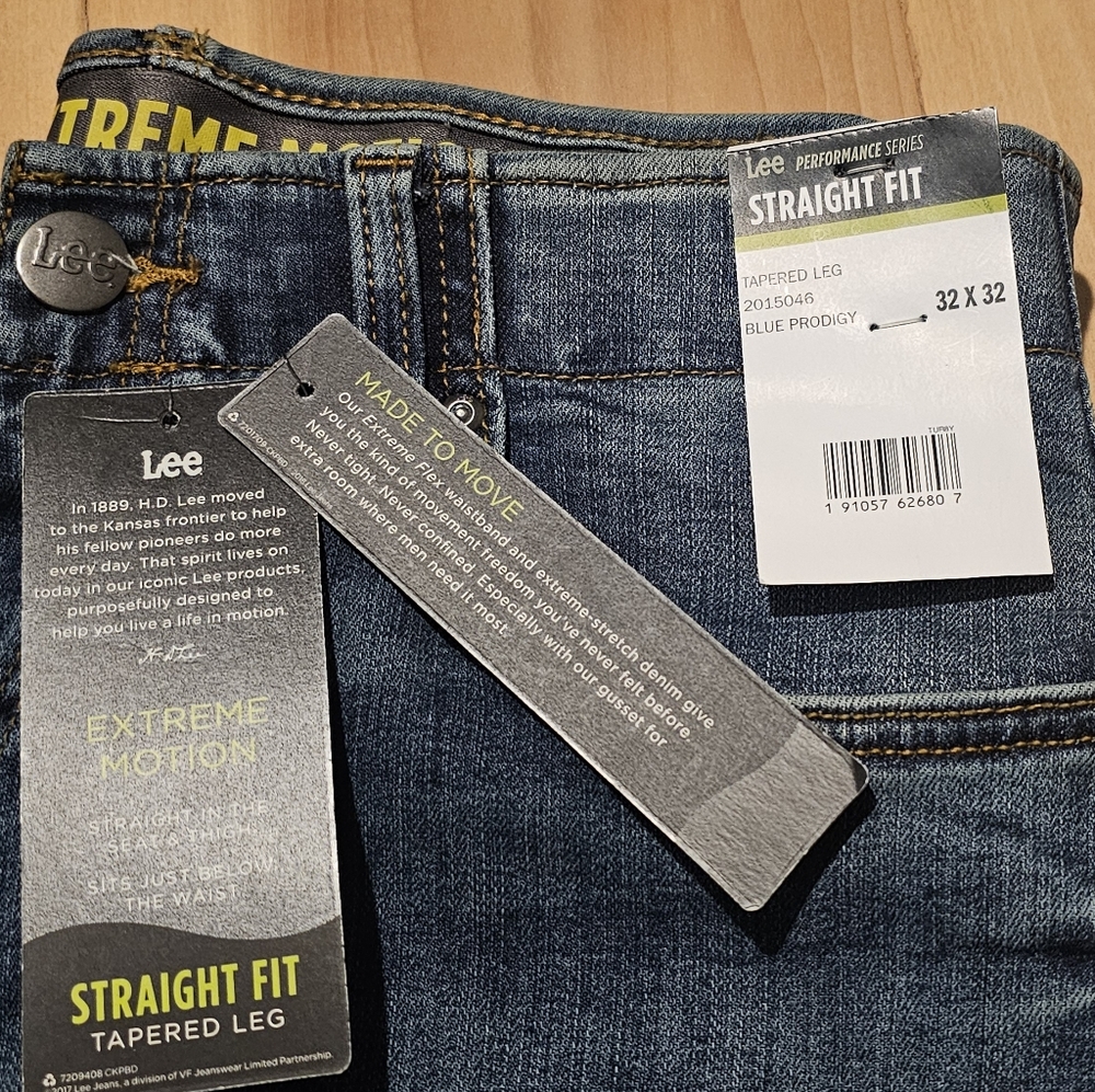 Lee Extreme Motion Jeans - Picture 3 of 5
